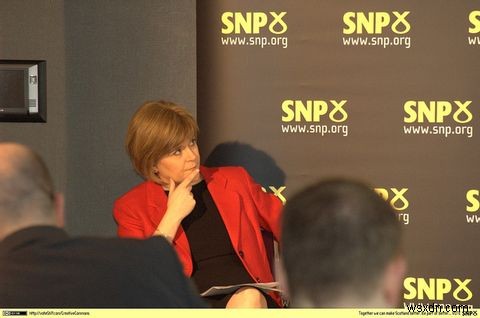 เสรีภาพและการเฝ้าระวังมวลชน:คำมั่นสัญญาความเป็นส่วนตัวออนไลน์ของพรรคการเมืองในสหราชอาณาจักร 