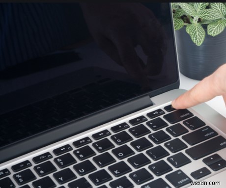 PC Stuck In Loop “เตรียม Windows ให้พร้อม อย่าปิดคอมพิวเตอร์” (2022)